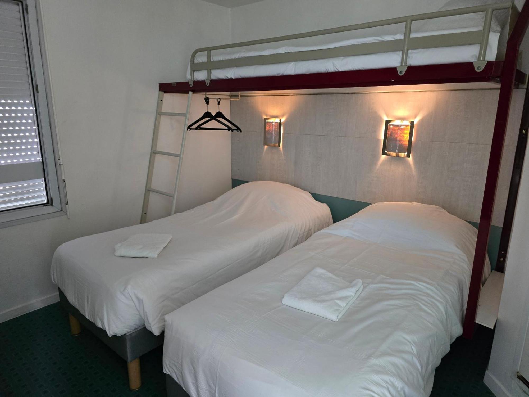Brit Hotel Essentiel Poitiers Gare Du Futuroscope Jaunay-Clan ภายนอก รูปภาพ