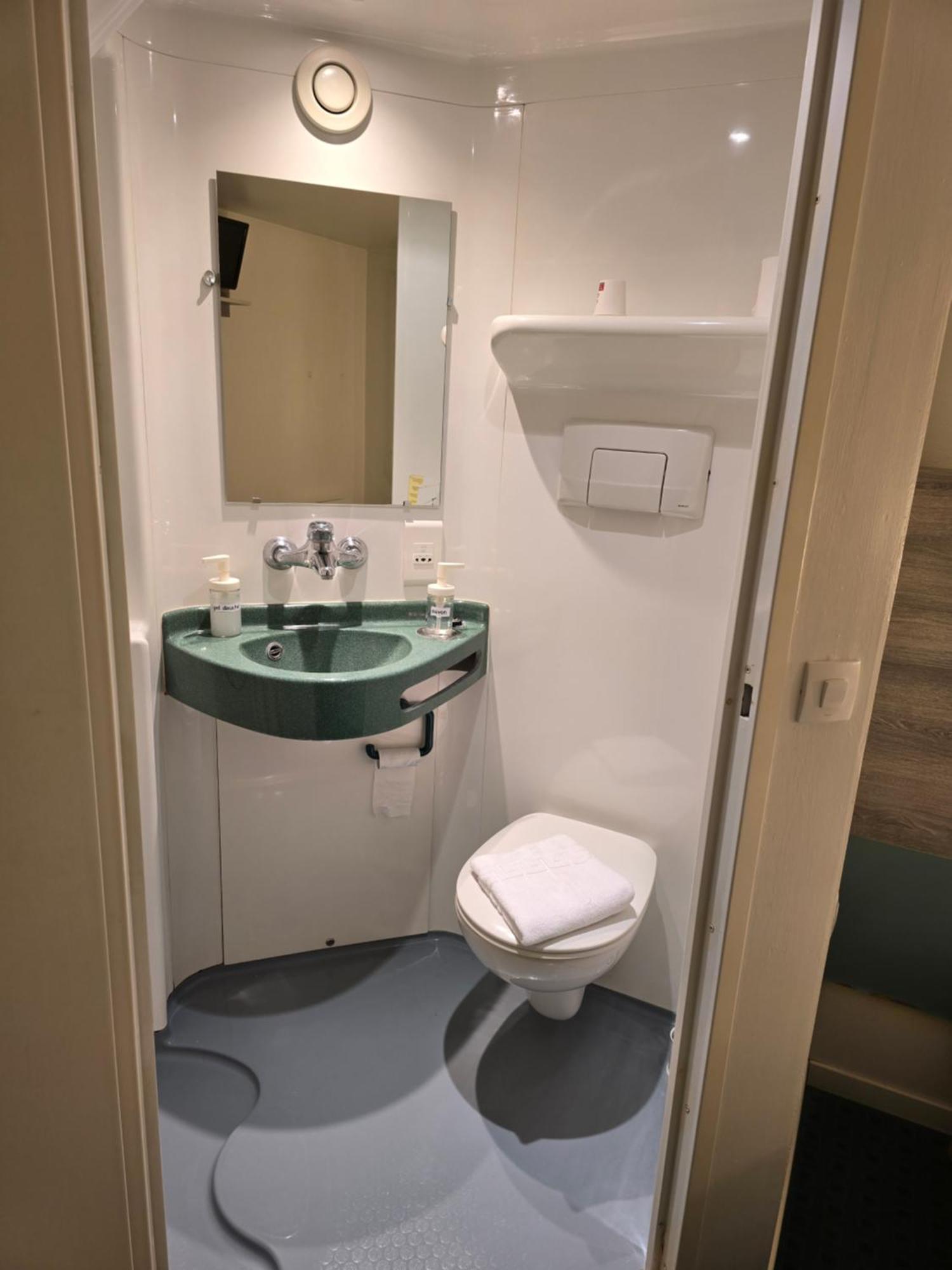 Brit Hotel Essentiel Poitiers Gare Du Futuroscope Jaunay-Clan ภายนอก รูปภาพ