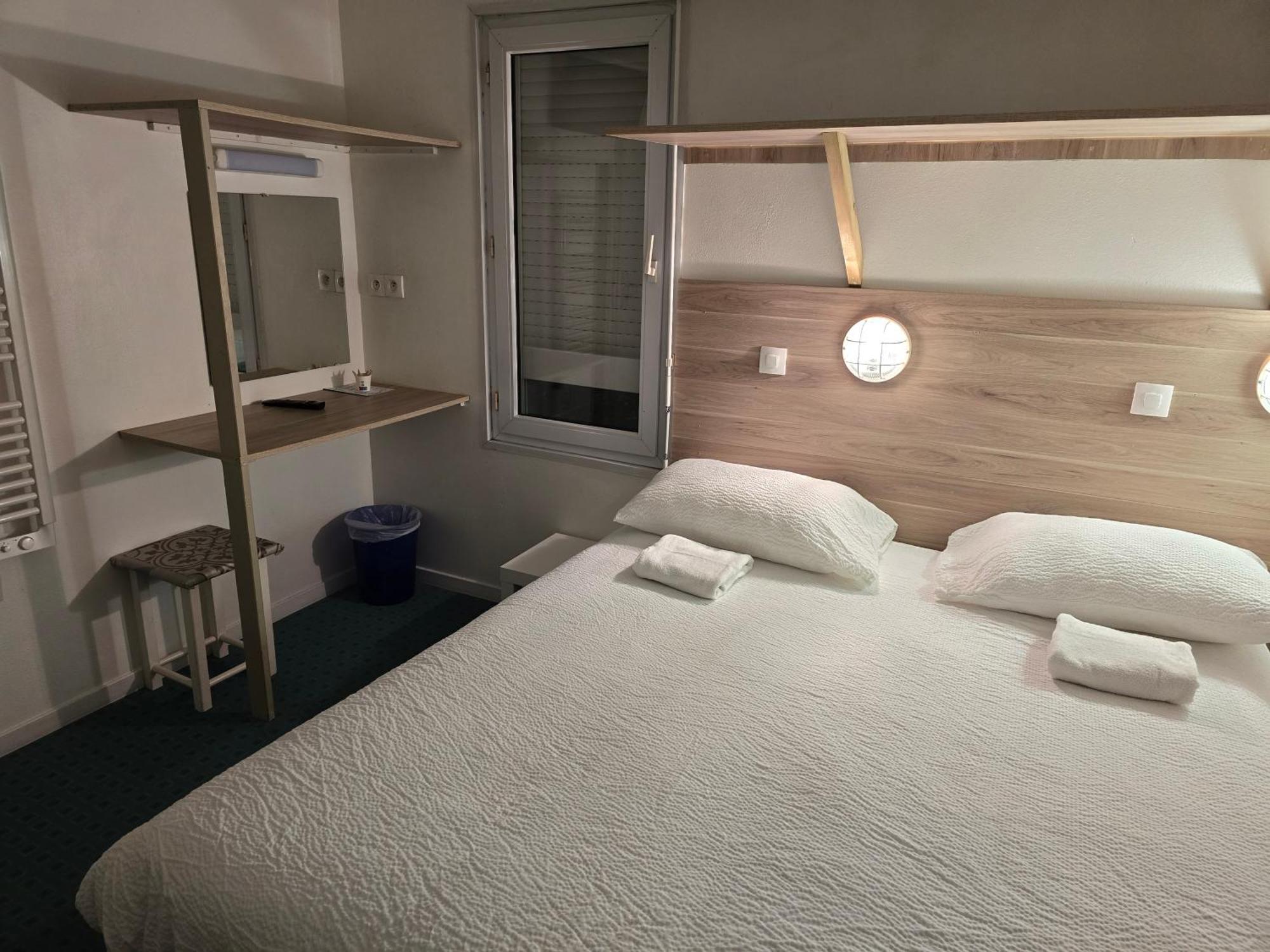 Brit Hotel Essentiel Poitiers Gare Du Futuroscope Jaunay-Clan ภายนอก รูปภาพ